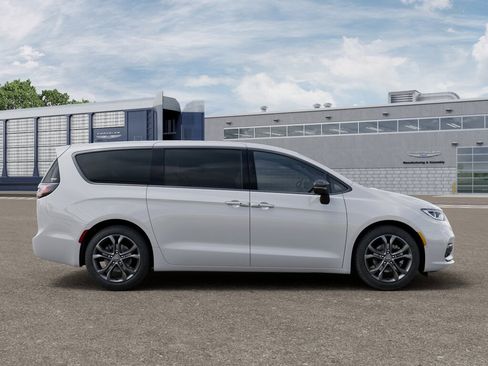 New 2026 Chrysler Pacifica Select FWD image 21