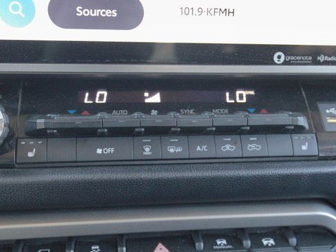 Used 2022 Toyota Tundra SR5 w/ SR5 Premium Package AWD/4WD image 25