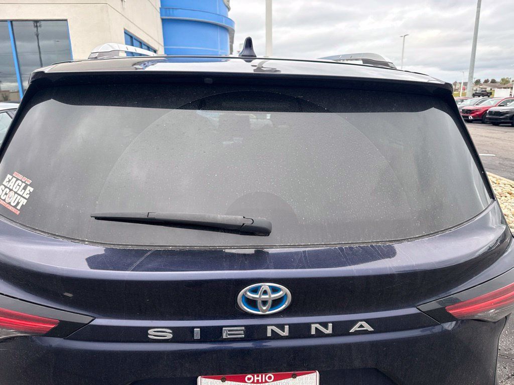 Used 2021 Toyota Sienna Platinum FWD image 6