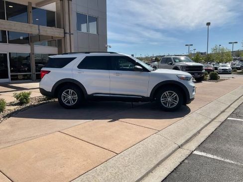 Used 2021 Ford Explorer XLT w/ Equipment Group 202A AWD/4WD image 3