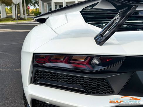 Used 2018 Lamborghini Aventador S image 47