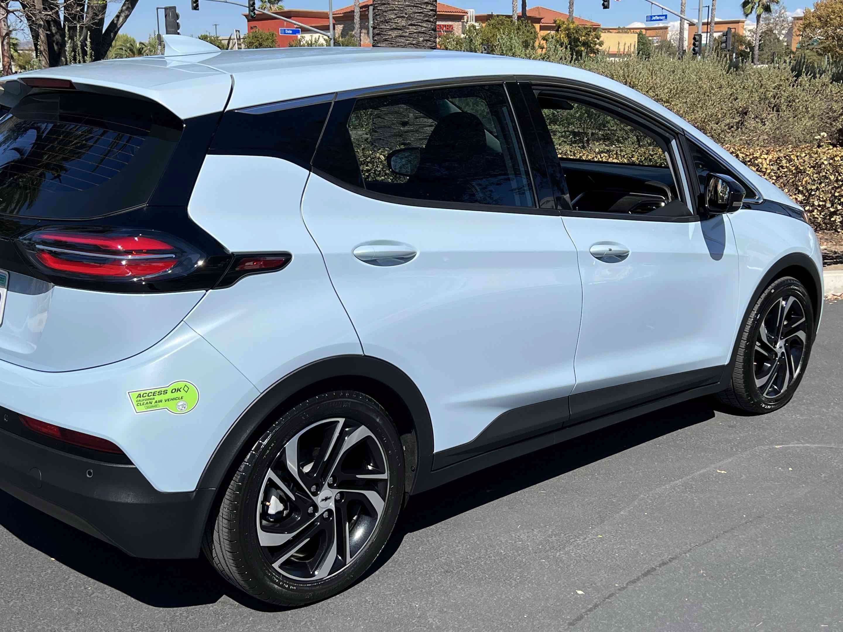 Used 2023 Chevrolet Bolt LT w/ Infotainment Package FWD image 45