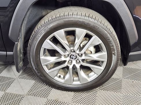 Used 2022 Toyota RAV4 XLE Premium FWD image 9