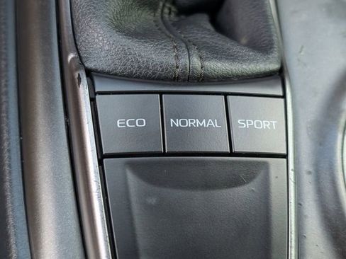 Used 2024 Toyota Camry SE image 20