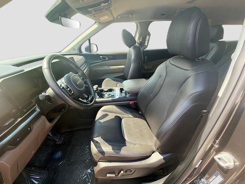 Used 2026 Kia Carnival FWD image 13
