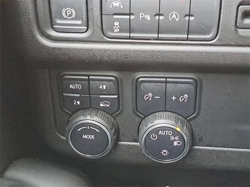 Used 2024 Chevrolet Suburban LT image 16