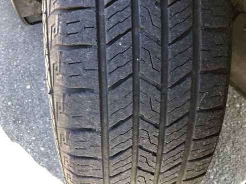 Used 2020 Toyota Highlander XLE image 19