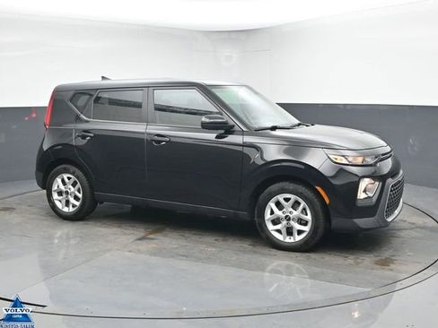 Used 2022 Kia Soul LX w/ Technology Package image 1