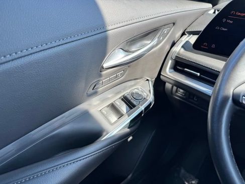 Certified 2025 Cadillac XT4 Premium Luxury AWD/4WD image 30