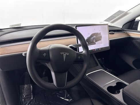 Used 2024 Tesla Model Y Long Range image 4