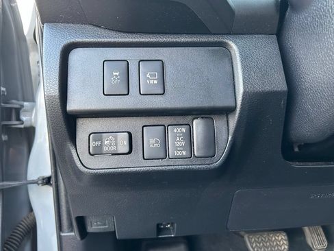 Used 2020 Toyota Tacoma TRD Sport w/ TRD Premium Sport Package AWD/4WD image 15