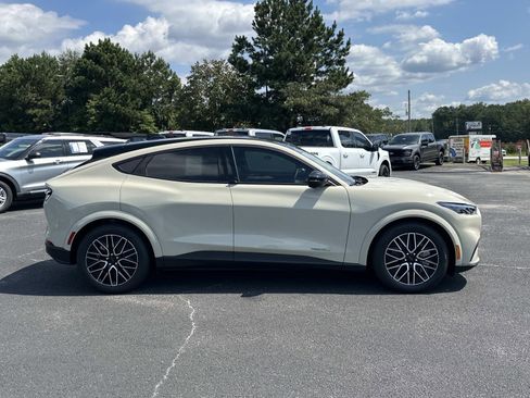 New 2025 Ford Mustang Mach-E Premium image 39