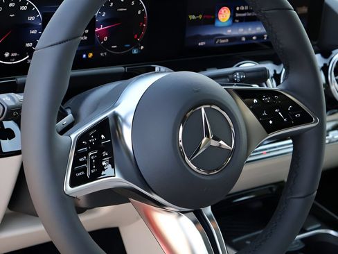 New 2026 Mercedes-Benz GLA 250 4MATIC image 18