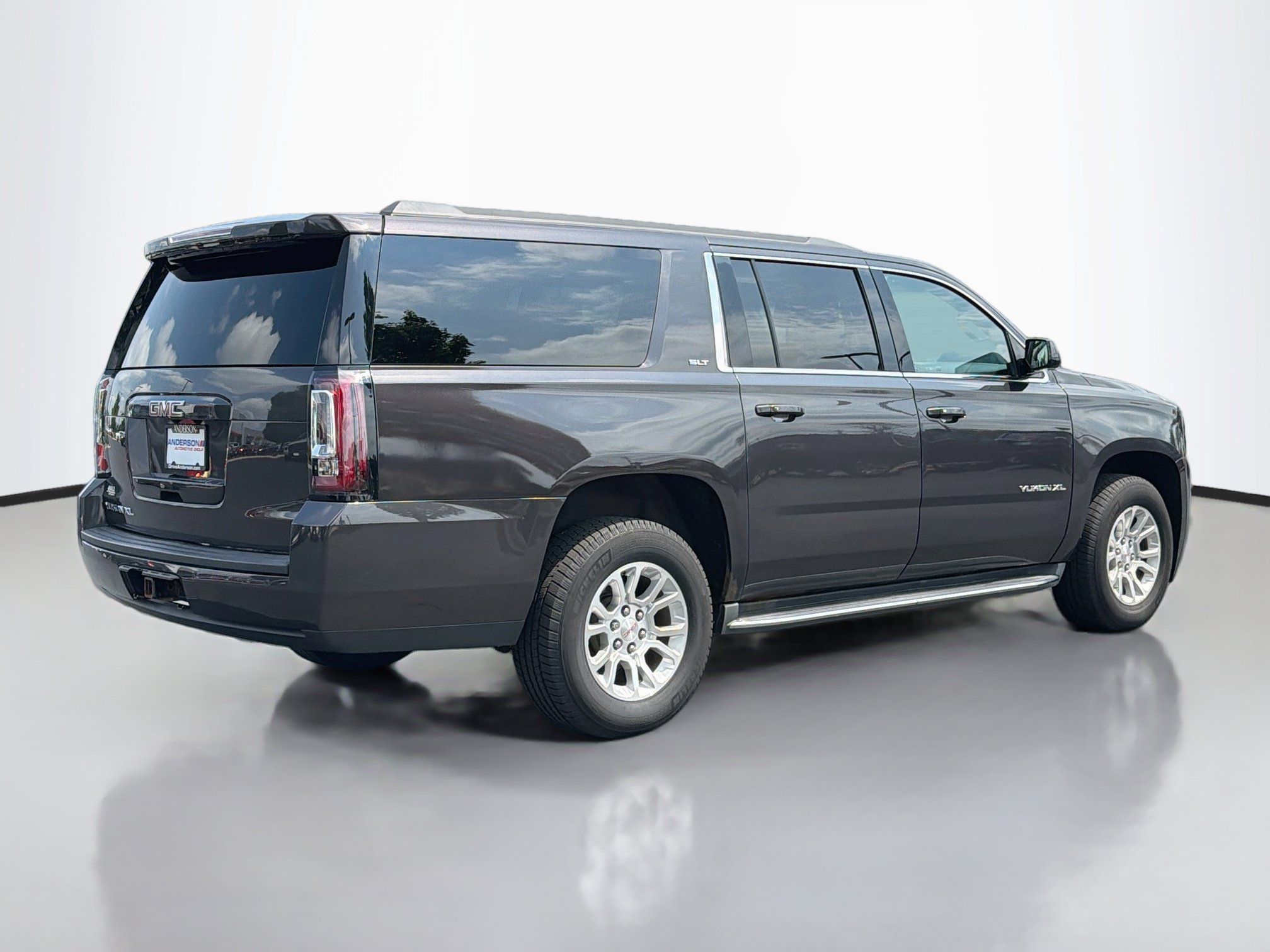 Used 2016 GMC Yukon XL SLT w/ Open Road Package AWD/4WD image 2