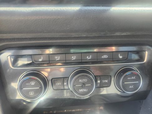 Used 2019 Volkswagen Tiguan SE image 15