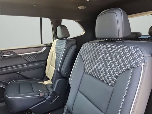 New 2026 GMC Acadia Denali w/ Super Cruise Package image 19