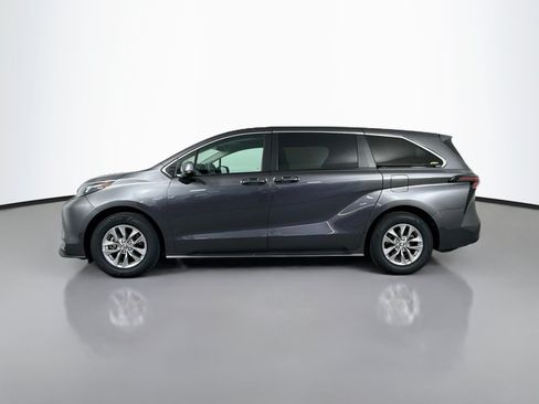 Certified 2025 Toyota Sienna LE FWD image 4
