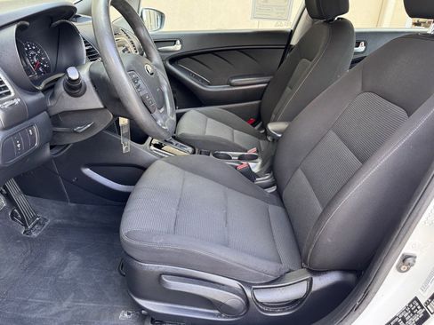 Used 2017 Kia Forte LX image 6