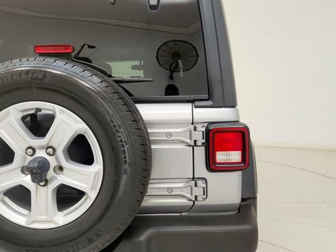 Used 2019 Jeep Wrangler Unlimited Sport S AWD/4WD image 28