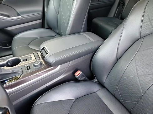 Used 2022 Toyota Highlander Platinum image 19