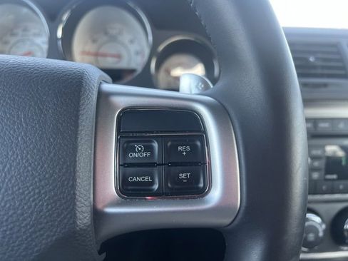 Used 2014 Dodge Challenger R/T image 16