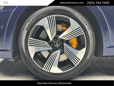Used 2022 Audi e-tron Premium Plus w/ Premium Plus Package image 39