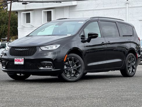 New 2026 Chrysler Pacifica Limited w/ S Appearance Package image 7