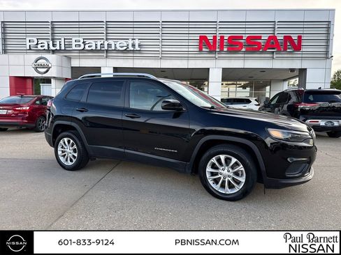 Used 2020 Jeep Cherokee Latitude image 1