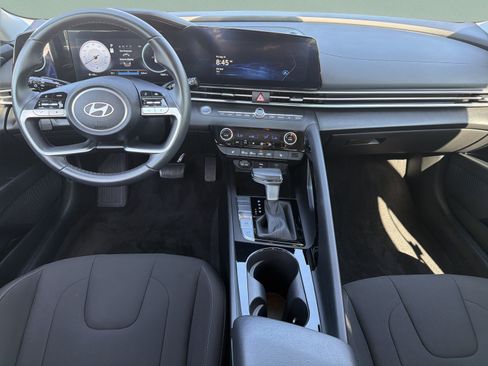 Used 2025 Hyundai Elantra SEL FWD image 10