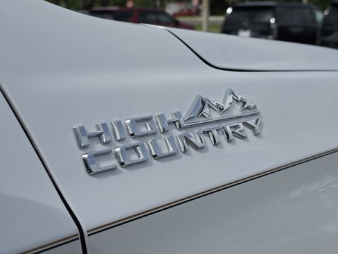 New 2026 Chevrolet Suburban High Country RWD image 17