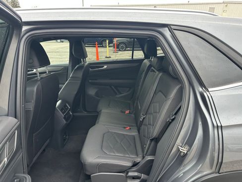 Used 2025 Volkswagen Atlas Cross Sport SE image 25