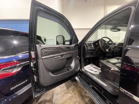 Used 2013 GMC Sierra 3500 Denali image 12