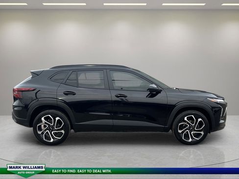 Used 2024 Chevrolet Trax RS w/ Sunroof Package image 18