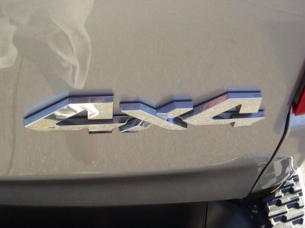 Used 2025 RAM 1500 Laramie AWD/4WD image 11