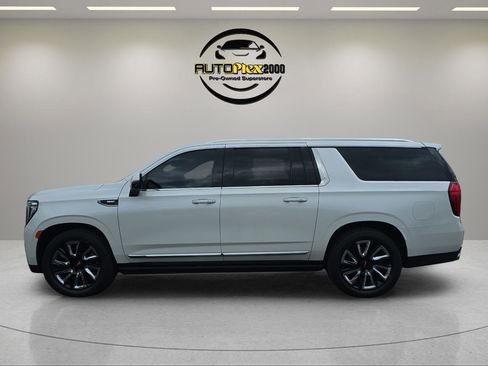 Used 2021 GMC Yukon XL Denali w/ Denali Ultimate Package RWD image 4