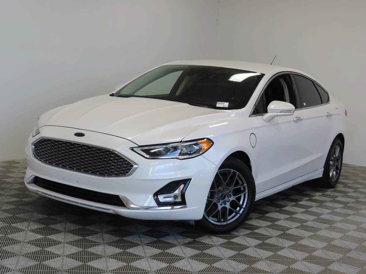 Used 2019 Ford Fusion Energi Titanium FWD image 1