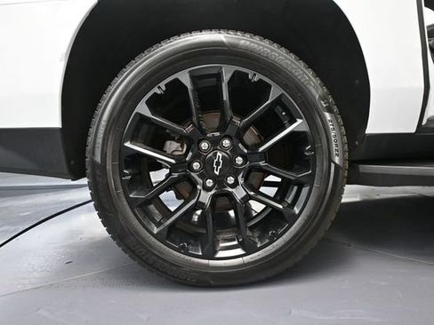 Used 2022 Chevrolet Suburban RST w/ Luxury Package AWD/4WD image 17