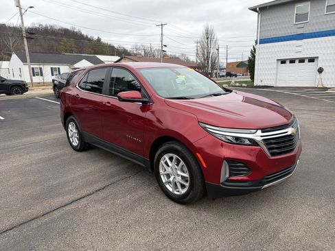Used 2023 Chevrolet Equinox LT image 2