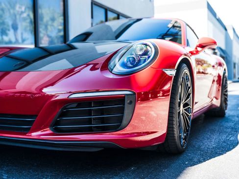 Used 2018 Porsche 911 Carrera image 18