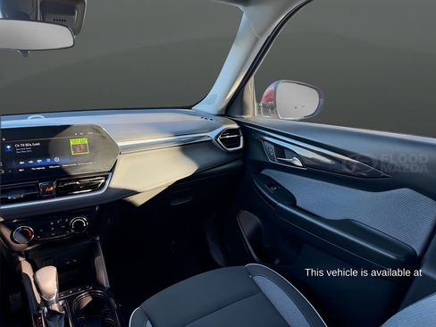 Used 2024 Chevrolet TrailBlazer LT w/ LT Cold Weather Package image 21