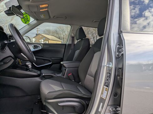 Used 2023 Kia Soul LX w/ LX Technology Package image 12