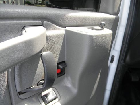Used 2020 Chevrolet Express 2500 w/ Driver Convenience Package RWD image 4