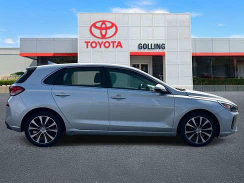 Used 2019 Hyundai Elantra GT FWD image 6