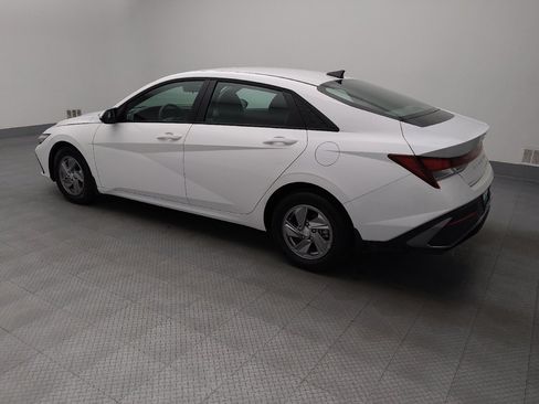 Used 2025 Hyundai Elantra SE FWD image 3