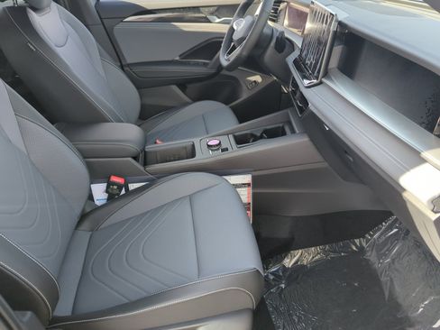 New 2026 Volkswagen Tiguan SE R-Line image 18