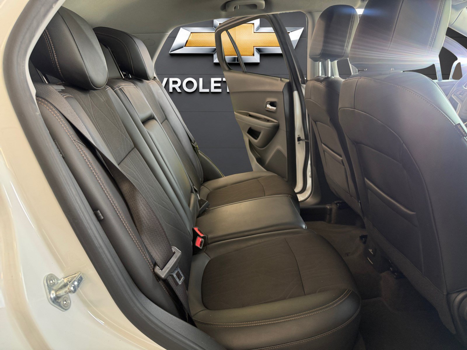 Used 2022 Chevrolet Trax LT w/ Sport Edition FWD image 15
