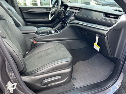 New 2025 Jeep Grand Cherokee L Altitude image 20