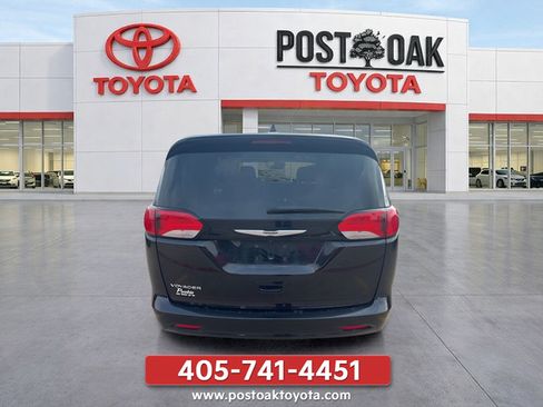 Used 2024 Chrysler Voyager LX FWD image 4