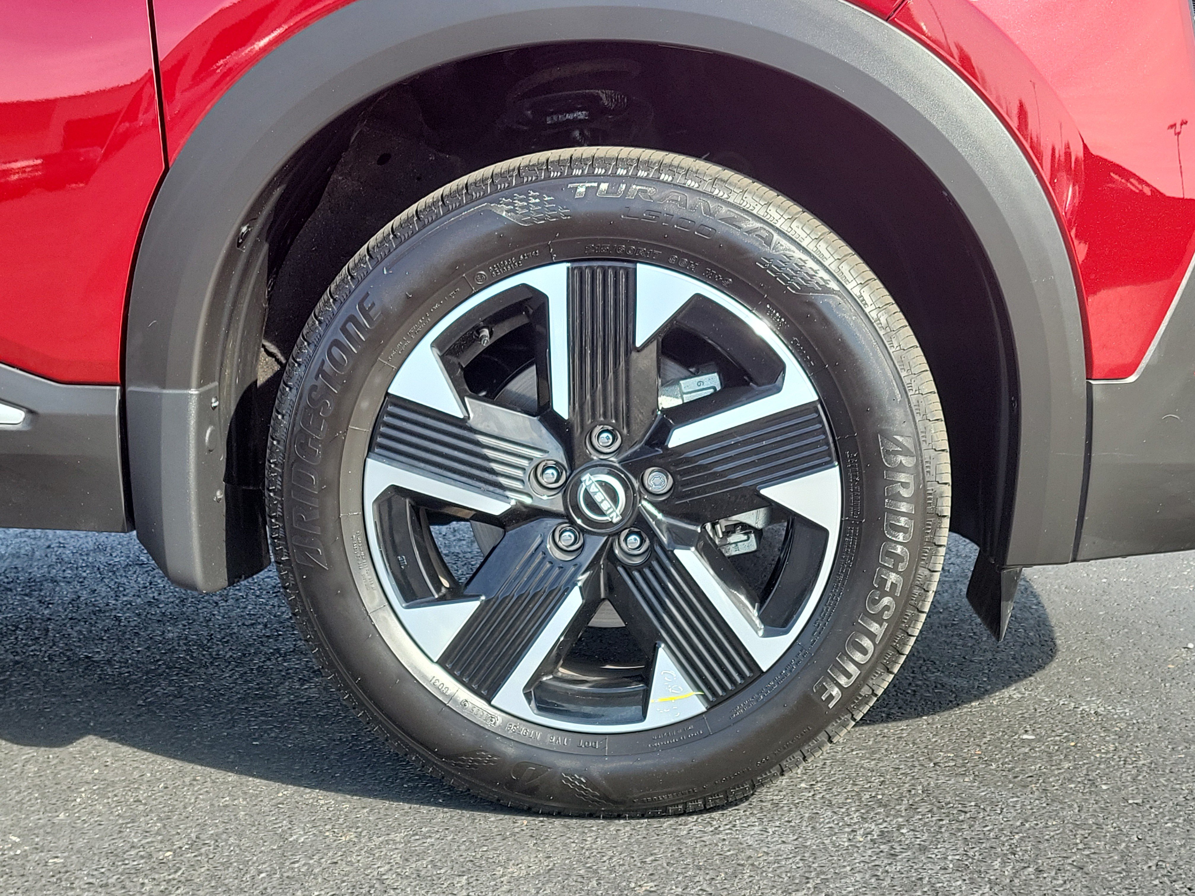 Certified 2025 Nissan Kicks SV w/ SV Premium Package AWD/4WD image 5