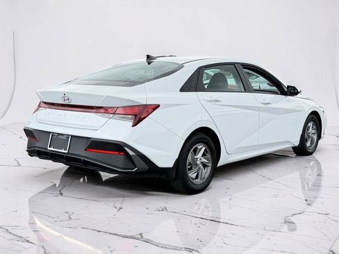 Used 2026 Hyundai Elantra SE FWD image 5